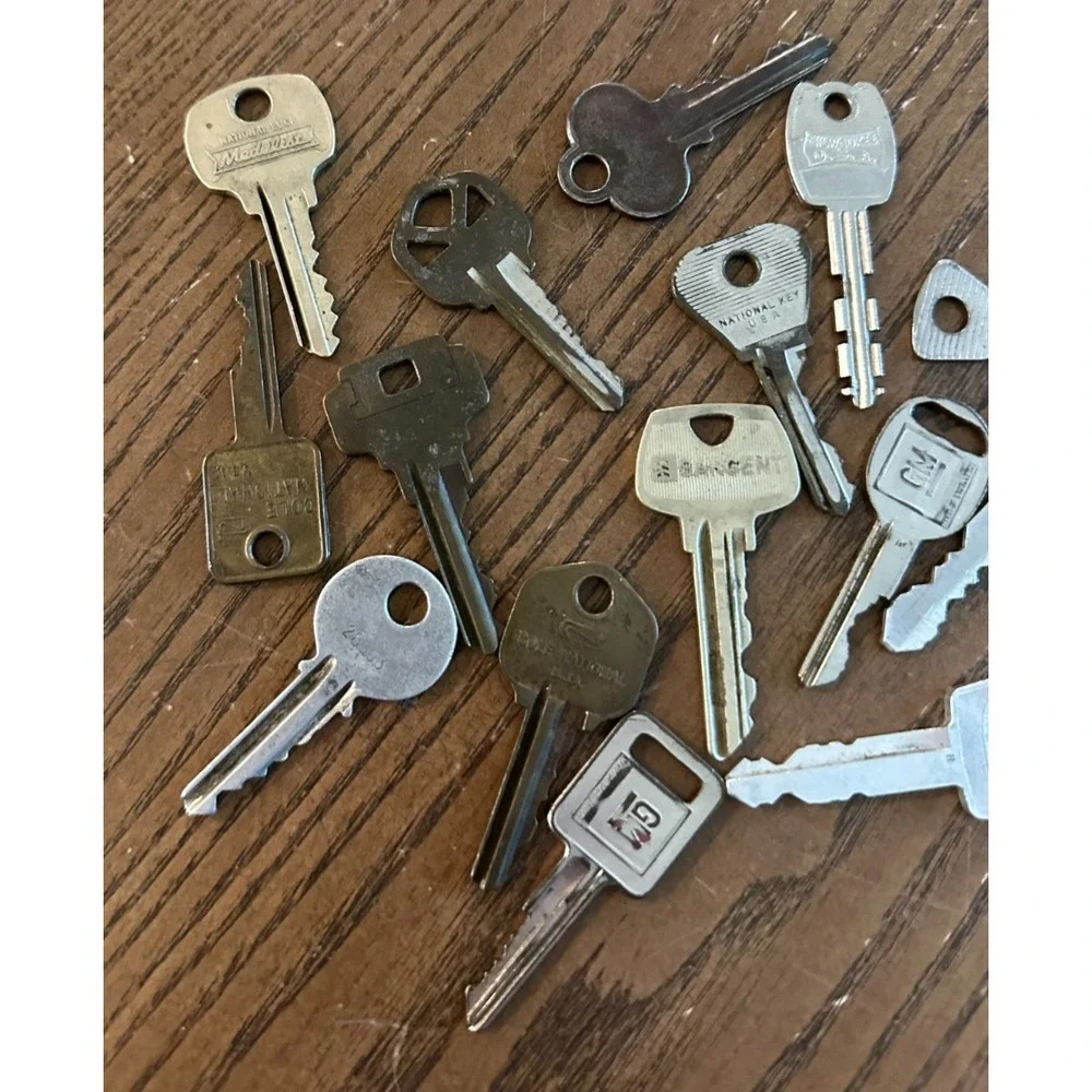 Lot Of 15‎ Vintage Brass And Steel Keys - Ford, GM, Sargent, Cole National +